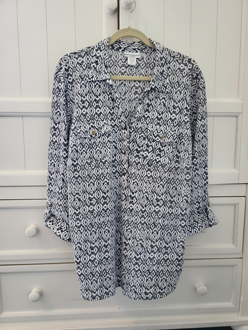 2X Rebecca Malone Grey / White Geometric Half-button Top